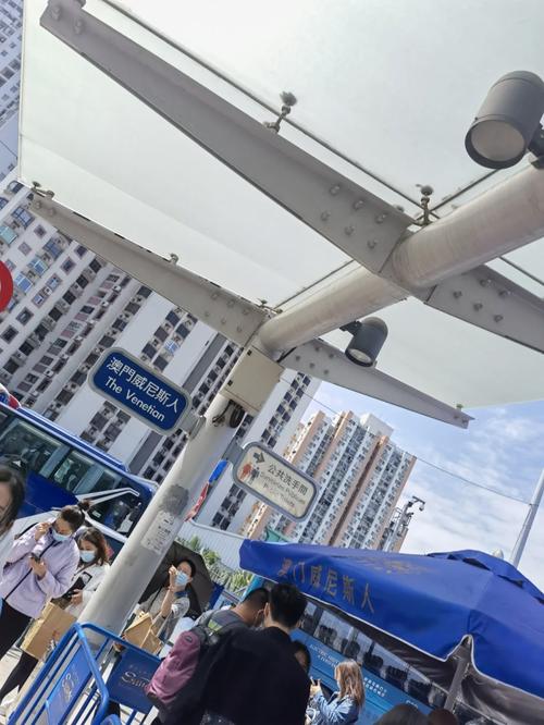 2025年澳门9点35分07和脖子被扎多根烧烤签与被烧烤签子扎出血了