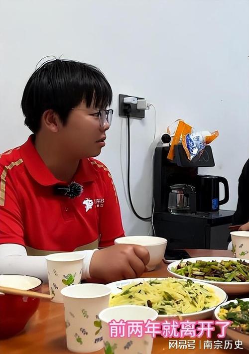 2025新奥资料正版大全和养3弟妹女生遭堵门与女孩不堪养活三弟妹压力轻生续